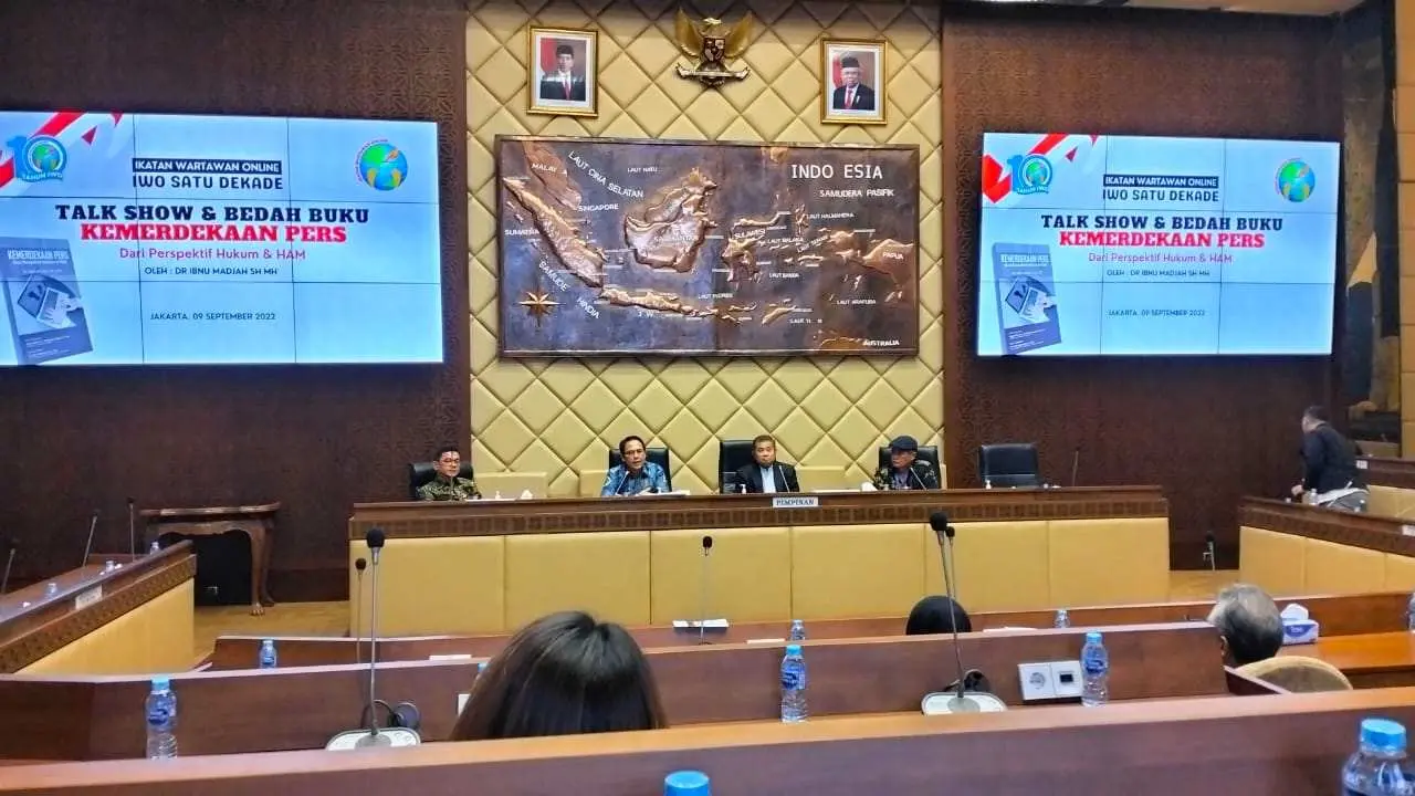 Puncak Peringatan HUT Satu Dekade, IWO Gelar Talkshow dan Bedah Buku Bertajuk Kemerdekaan Pers