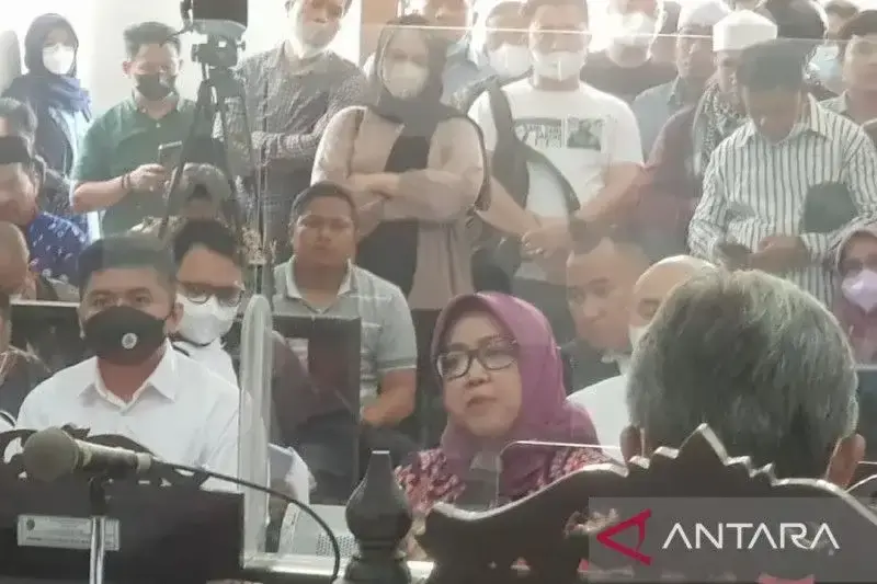 Nangis Terisak-isak di Persidangan, Ade Yasin Sebut Saya Diborgol untuk Kesalahan yang Saya Tidak Tahu