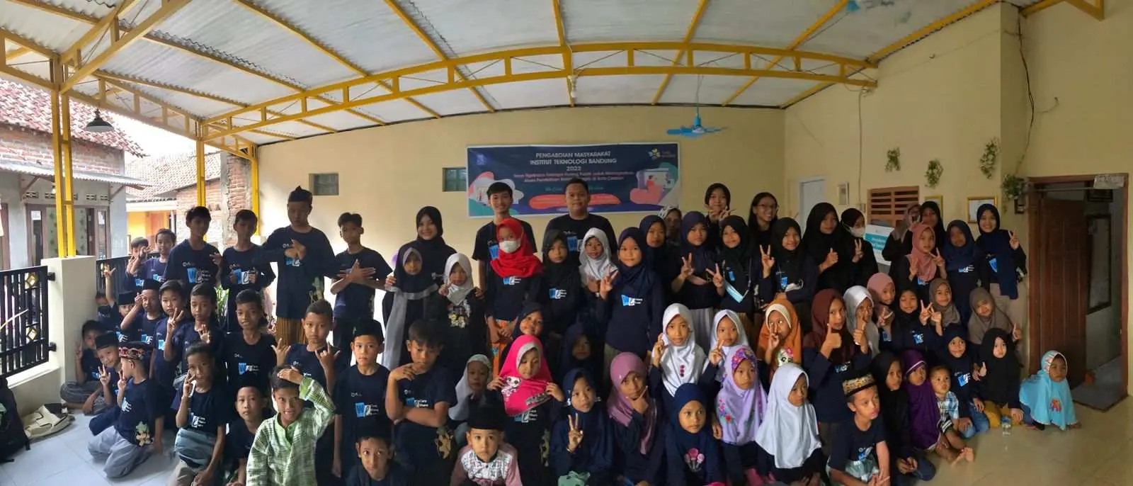 Bantu Peningkatan Akses Pembelajaran Bahasa Inggris, 10 Mahasiswa ITB Bangun Ruang Public Bacaan