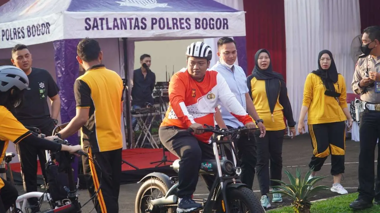 Sambut HUT ke-76 Bhayangkara, Polres Bogor Gelar Fun Bike bersama Muspida dan Komunitas Pecinta Sepeda