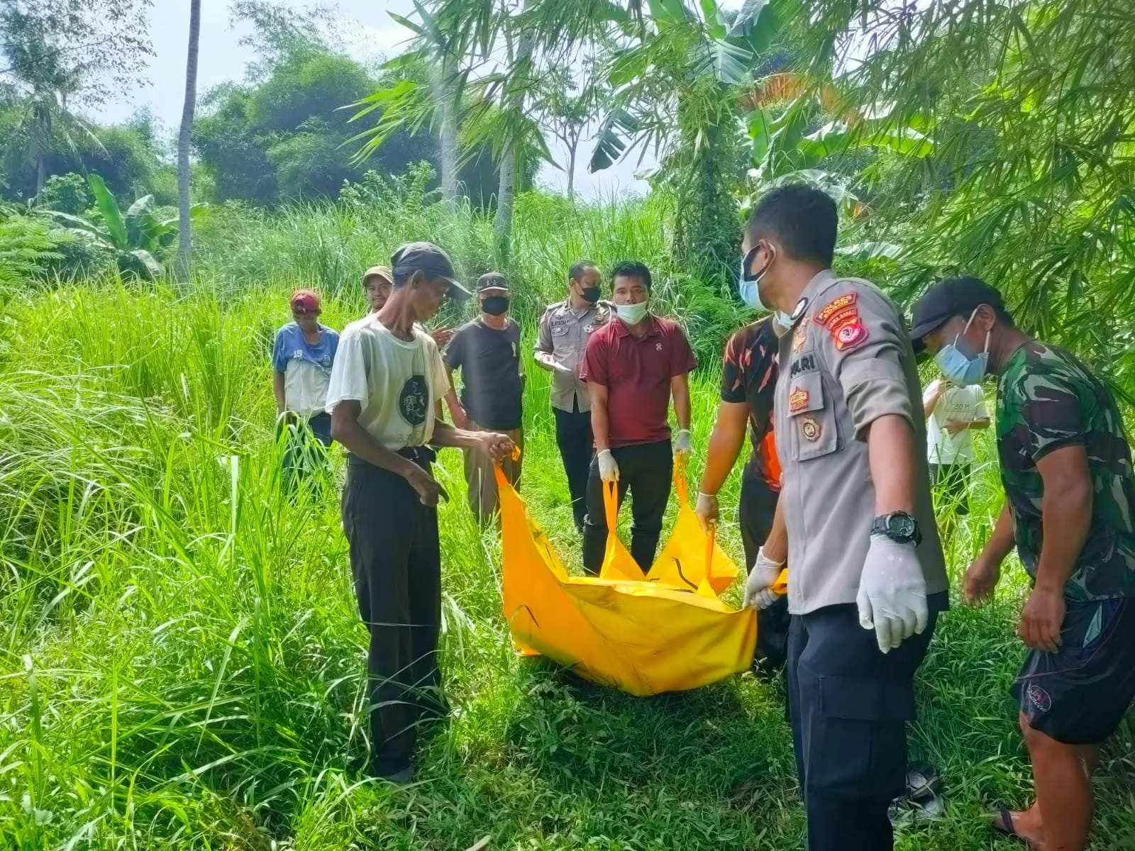 Polsek Jonggol Evakuasi Temu Mayat di Aliran Sungai Cipatujah