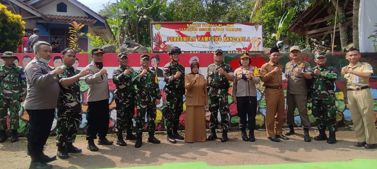 Tutup Latihan Pra Tugas Prajurit Yon Armed 5/105/Tarik, Danrindam III/Slw Resmikan Kampung Pancasila