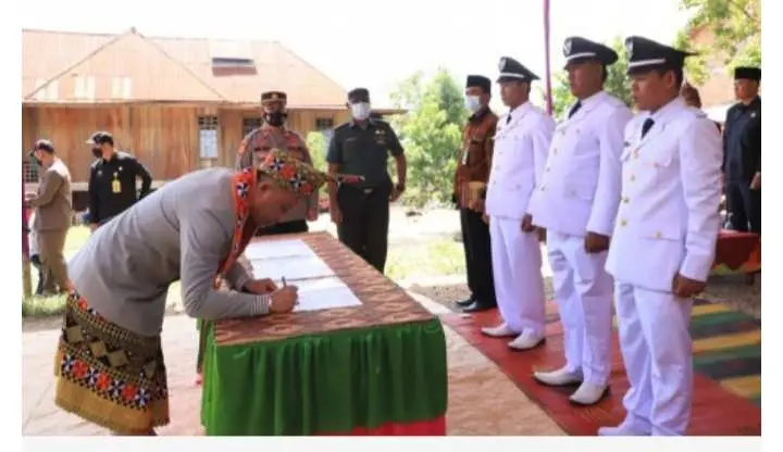 Bupati Lampung Barat Melantik 6 Peratin Terpilih di Dua Kecamatan