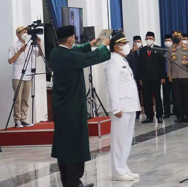 Gubernur Jabar Resmi Melantik Yana Mulyana Sebagai Wali Kota Bandung