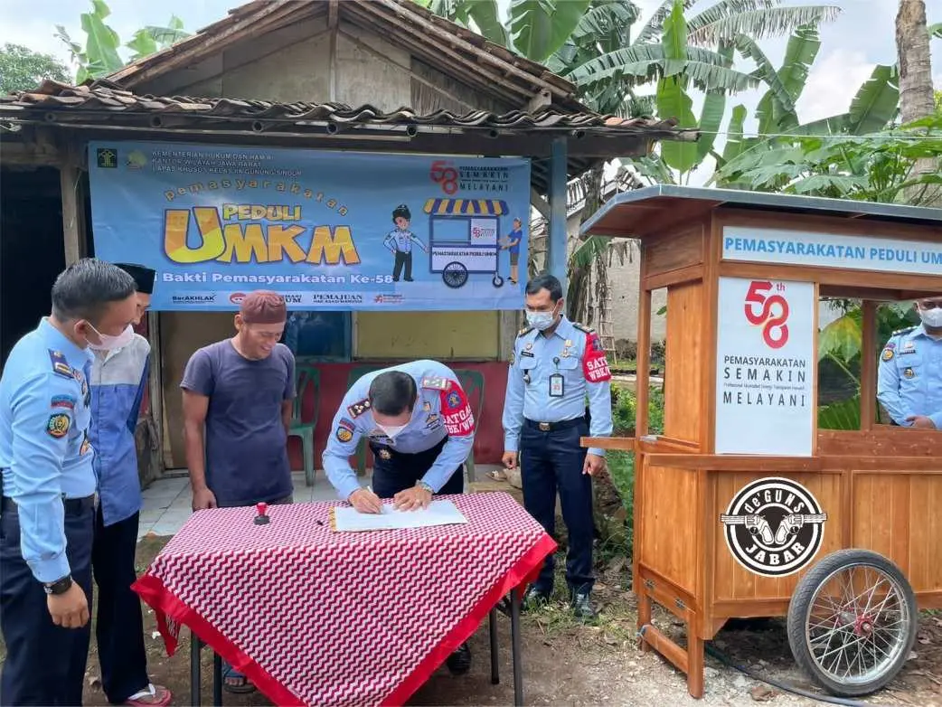 Peduli UMKM dan Bangkitkan Ekonomi Masyarakat, Lapas Khusus Gunung Sindur Berikan Bantuan Sarana Usaha Warga