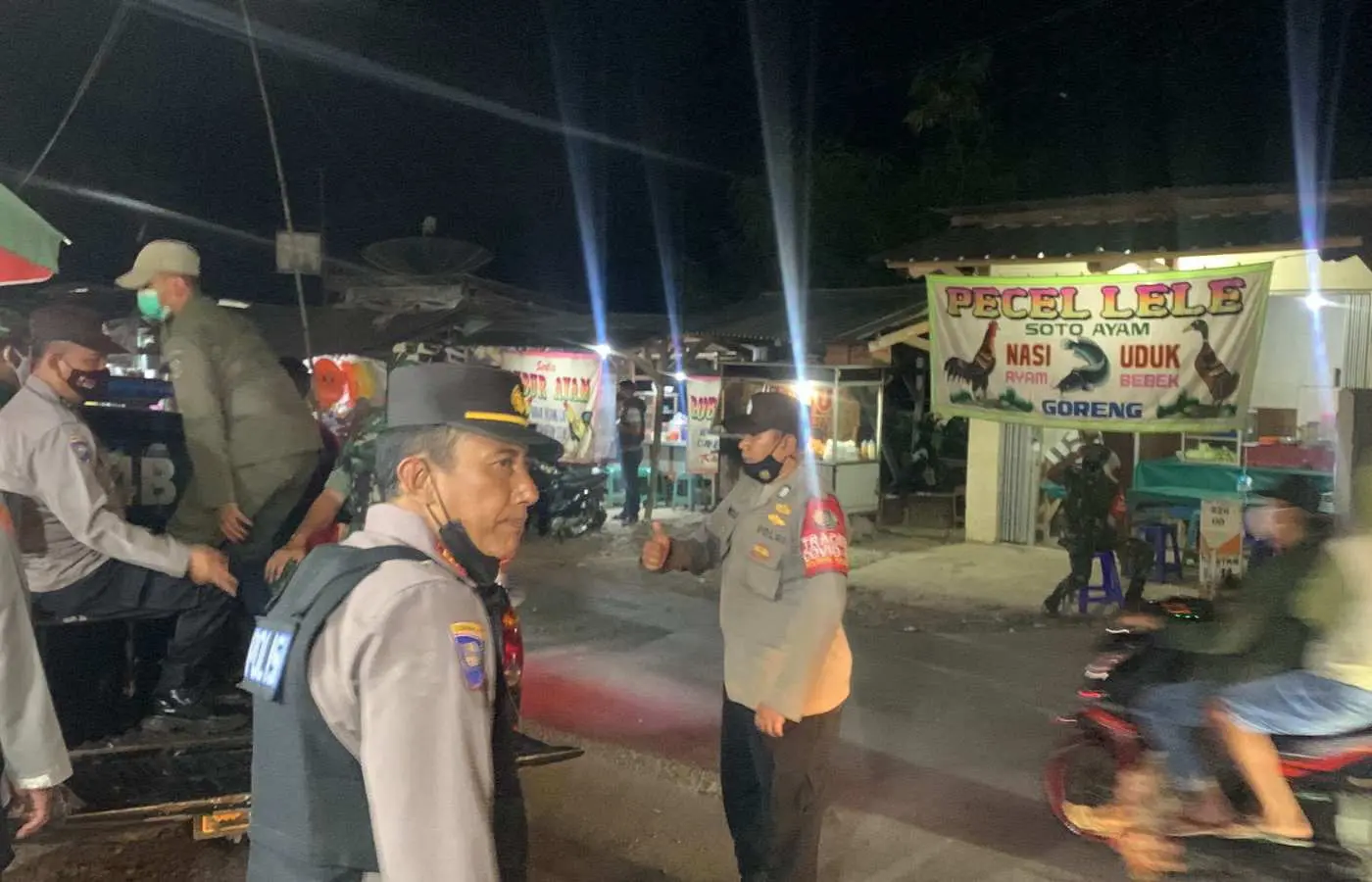 Polsek Nanggung Pantau Penerapan Prokes di Sejumlah Pusat Keramaian