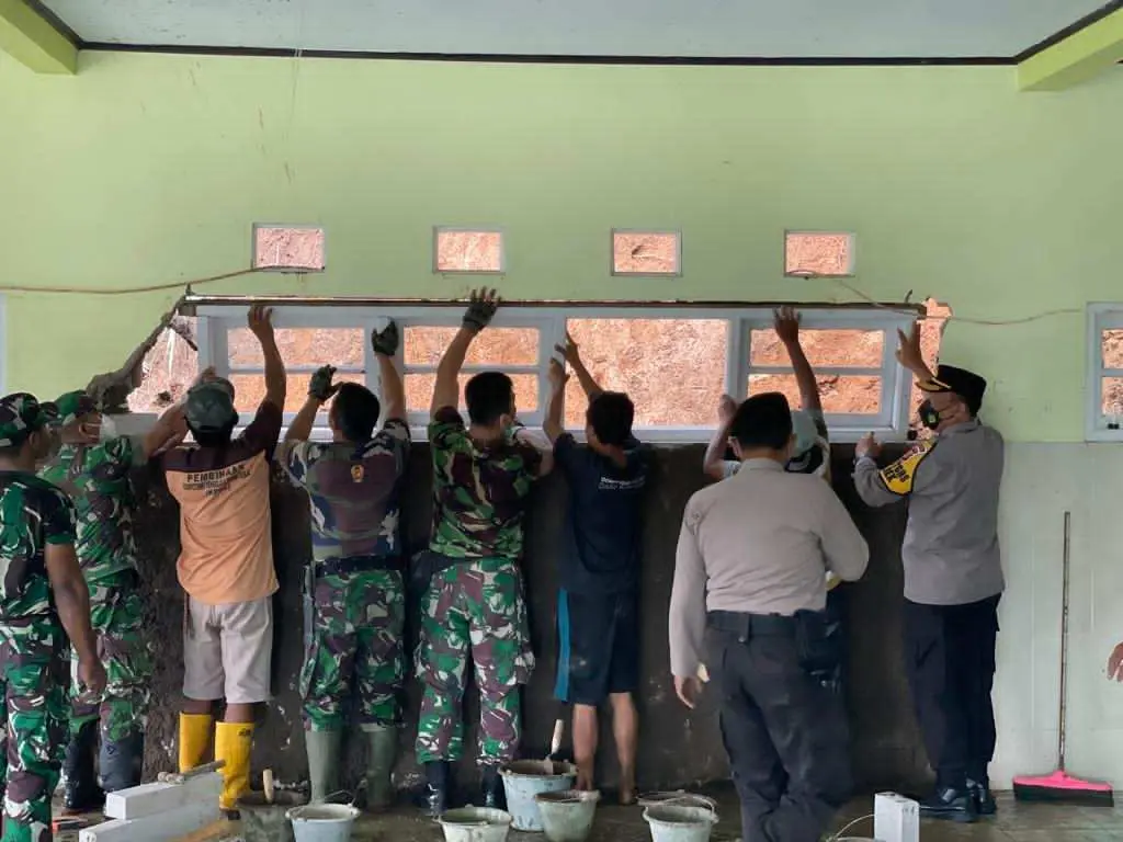 Bencana Tanah Longsor di Cisarua Timpa Bangunan Masjid Al-Barokah