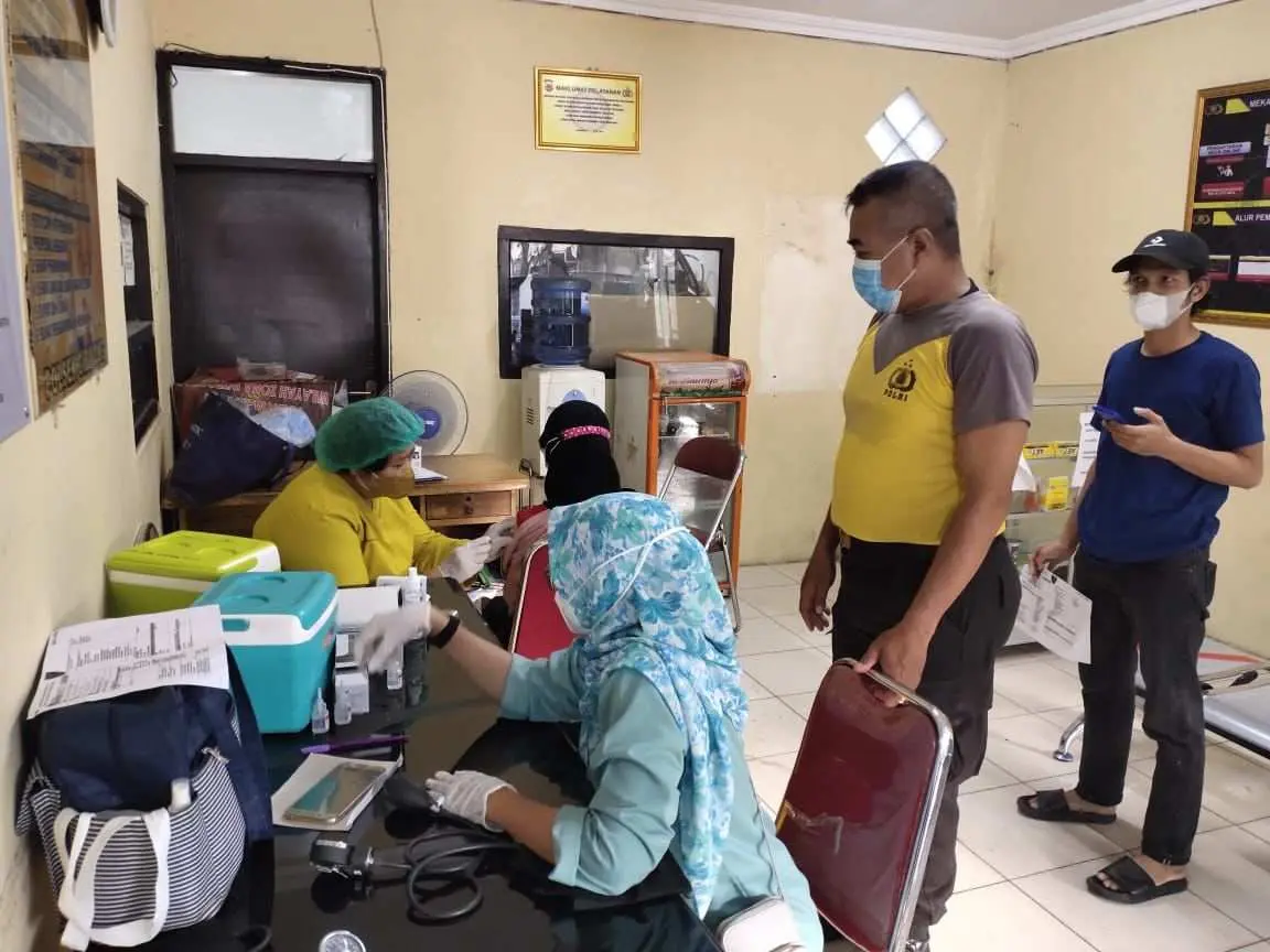 Percepatan Vaksinasi Covid-19 Polsek Cibinong Berhasil Memvaksinasi Ratusan Warga