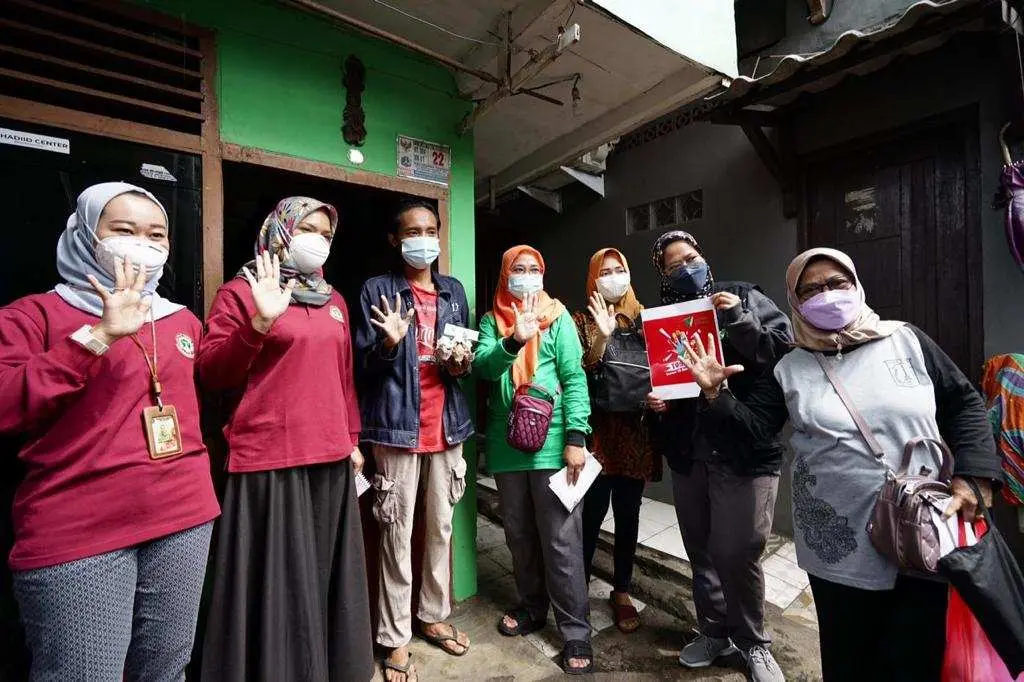 Dompet Dhuafa Blusukan TOSS TBC dari Rumah ke Rumah di Kampung Tengah, Jakarta Timur