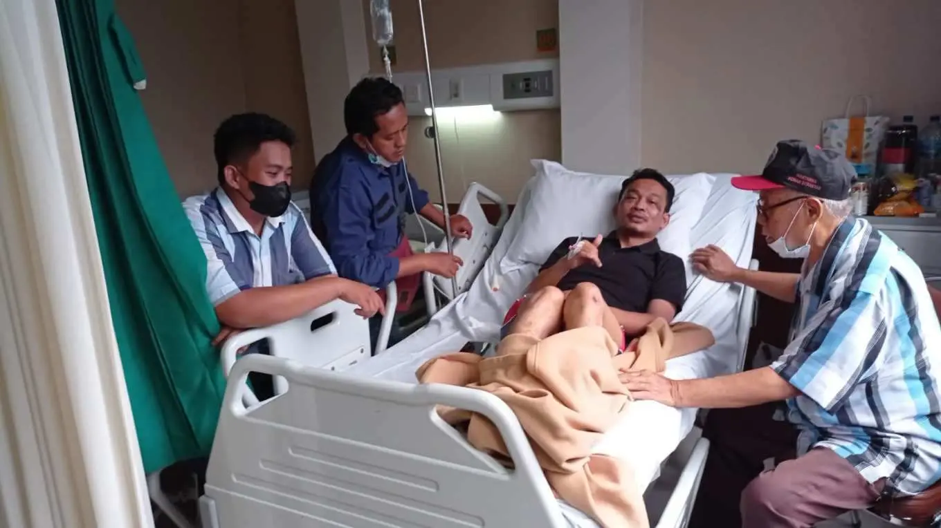 Peduli Sesama Jurnalis, Sekber Wartawan Media Online Berikan Bantuan kepada Asep Paisal