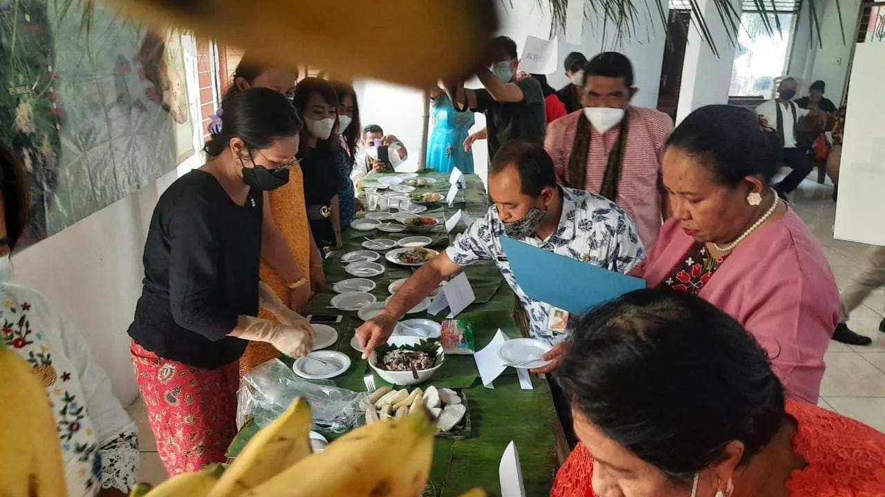 Kasubag TU Sudin Kebudayaan Jakarta Utara Kenalkan Kuliner Khas Teon Nila Serua