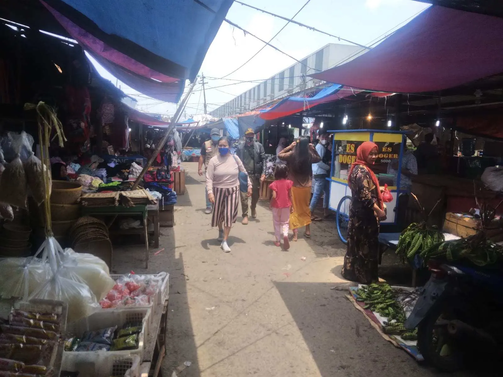 PKL Citeureup di atas Jalur Angkot, Masyarakat Butuh Bukti Bukan Janji