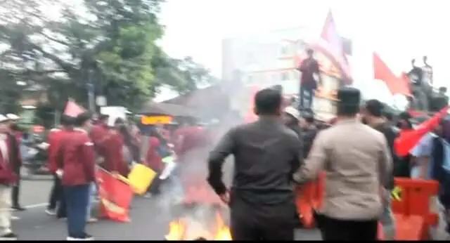 Gaya Sok Jagoan Oknum Tak Dikenal, Nodai Aksi Unjuk Rasa GEMPAR di Istana Bogor