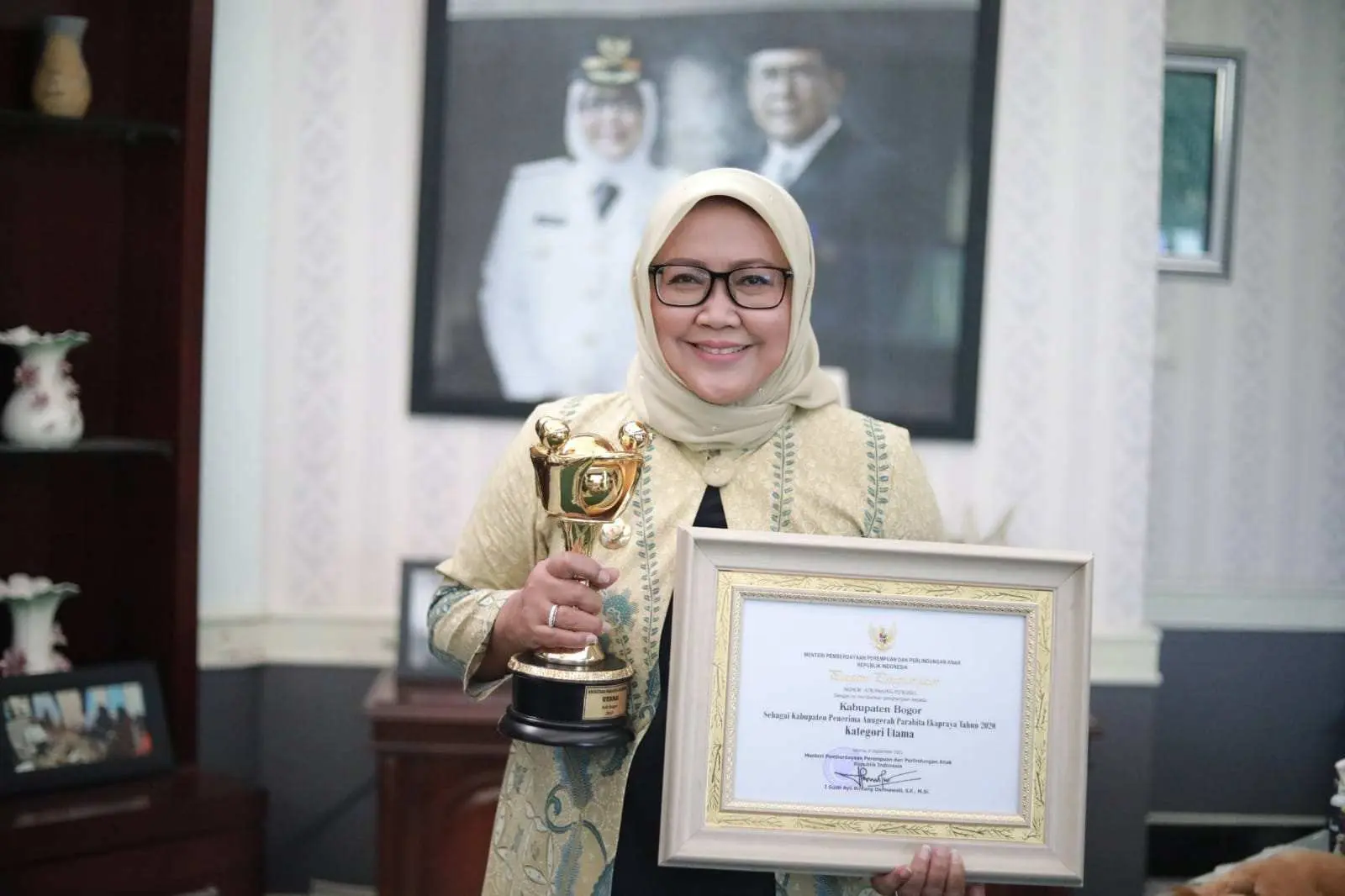 Bupati Bogor Terima Penghargaan Anugerah Parahita Ekapraya 2021 dari Kementerian PPPA