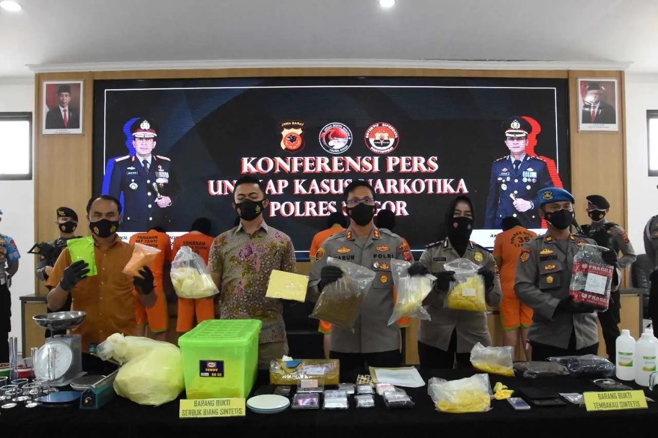 Sat Narkoba Polres Bogor Tangkap 7 Pengedar Narkotika Jenis Biang Sintetis dan Tembakau Sintetis Siap Pakai