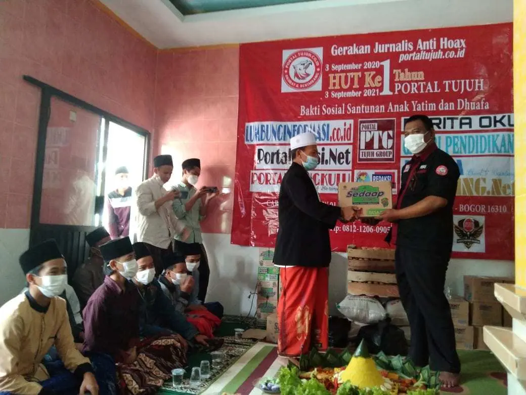 Peringatan HUT Ke-1, Portal Tujuh Group Berikan Bantuan Sembako dan Santuni Yatim di Ponpes Ar-Rohman