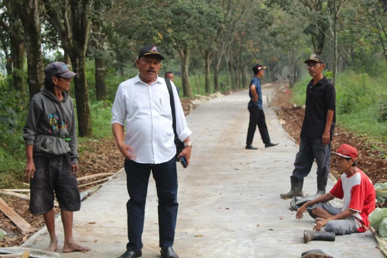 Realisasikan Program Samisade Bupati Bogor, Pemdes Cibodas Bangun Akses Jalan Tembus 3 Desa