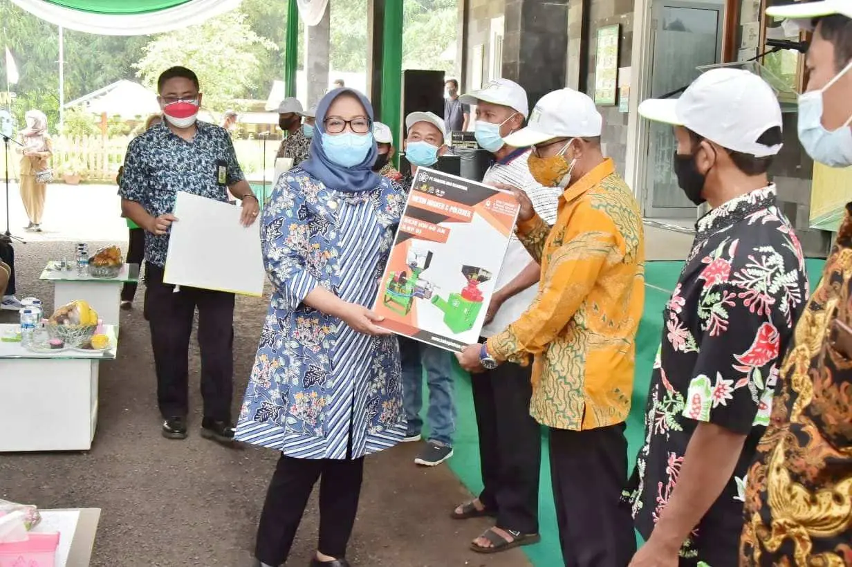 Dorong Pemulihan Ekonomi Sektor Pertanian, Ade Yasin Berikan Sejumlah Bantuan kepada Kelompok Tani