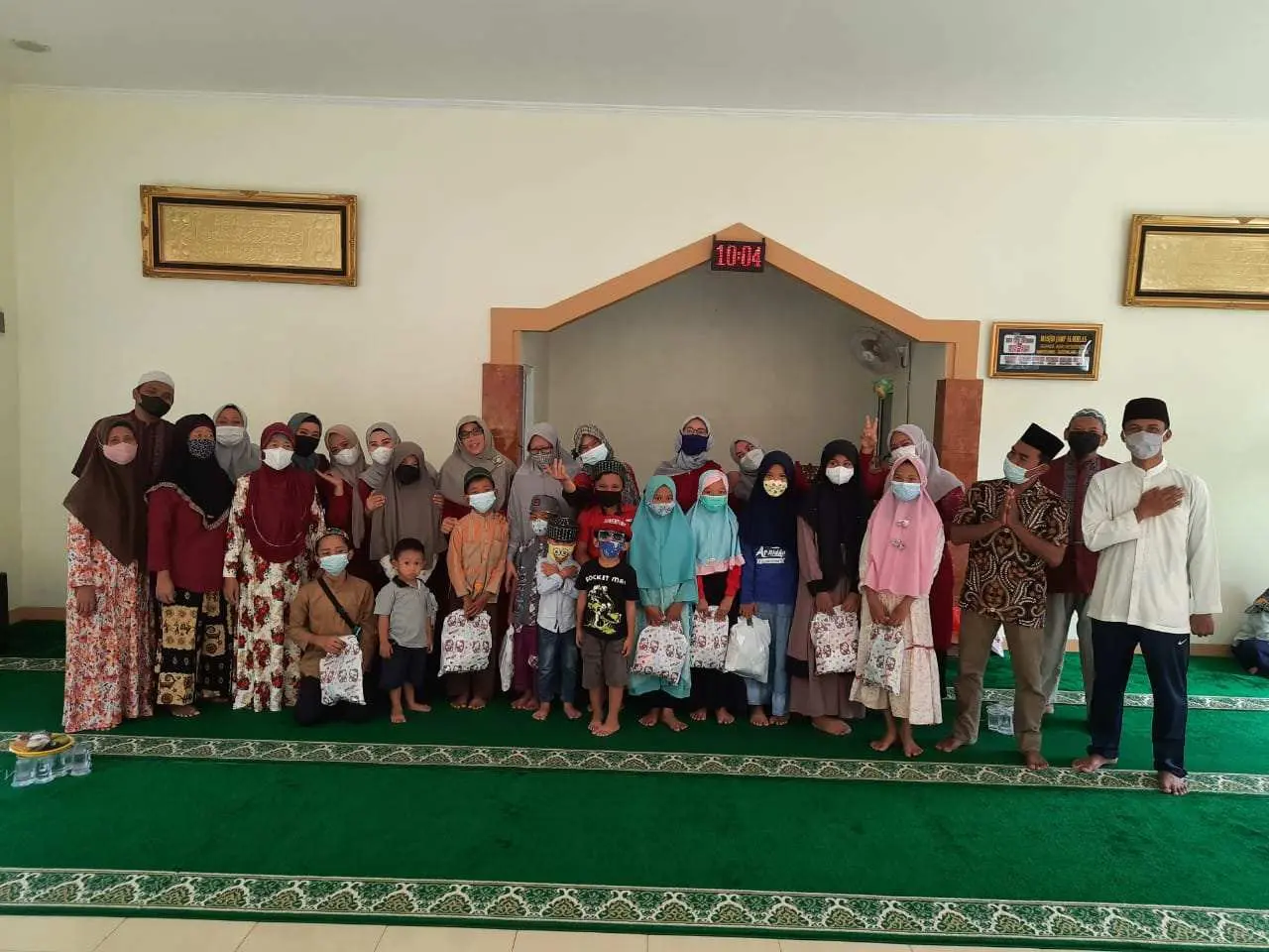 Peringati 10 Muharram, Majlis Taklim dan DKM Al-Ikhlas Grande Asri Residence Tajurhalang Santuni Puluhan Anak Yatim