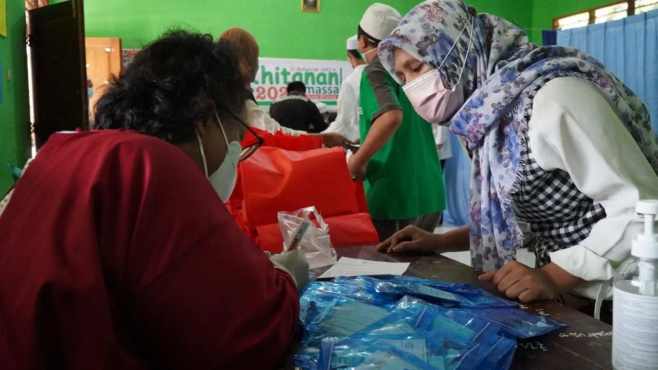 Peringati 10 Muharram, LKC Dompet Dhuafa Gelar Khitanan Massal bagi Anak Yatim di Bogor