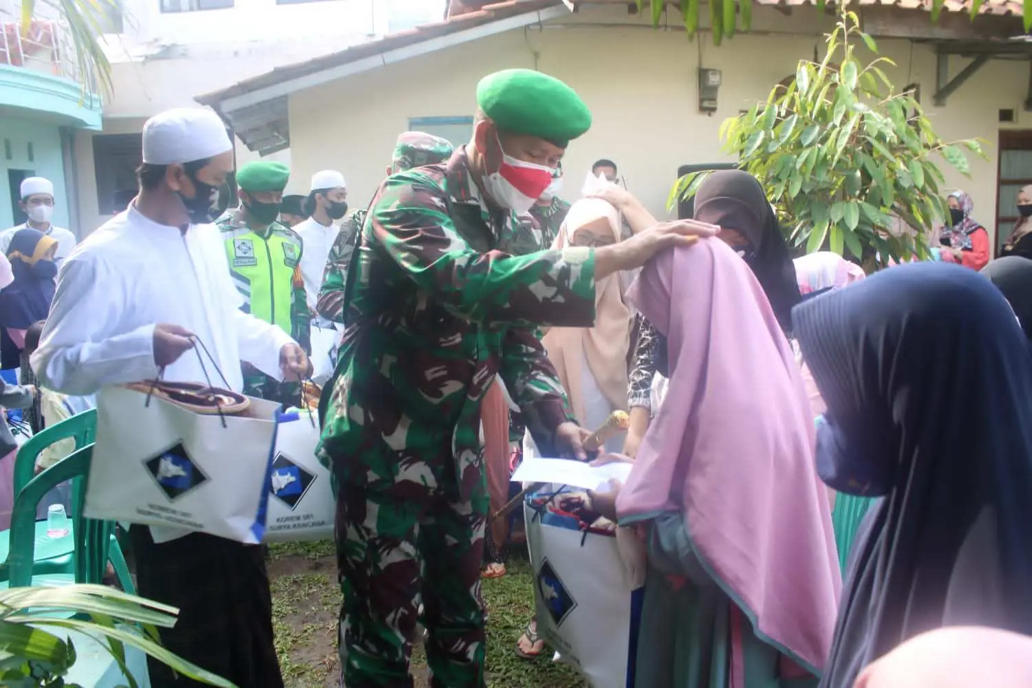 Momen 10 Muharram, Brigjen TNI Achmad Fauzi Santuni Ratusan Anak Yatim Piatu dan Kaum Dhuafa