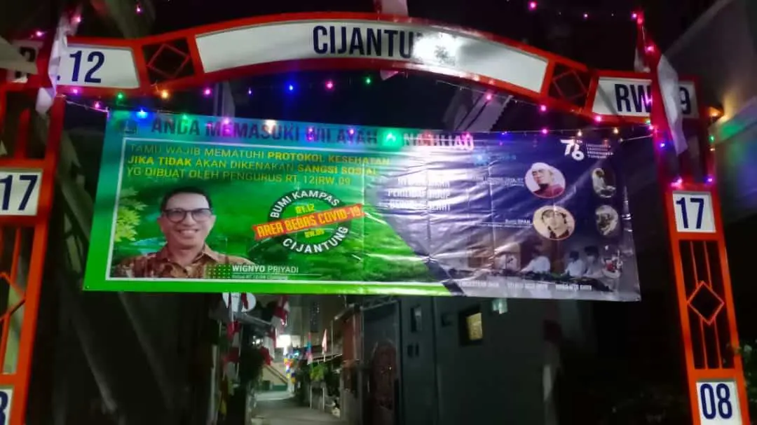 HUT ke-76 RI, Warga RT 12 Cijantung Pasang Spanduk Merdeka Tanpa Corona