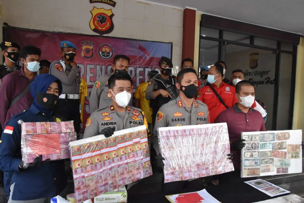 Bongkar Sindikat Pengedar Uang Palsu, Polres Bogor Sita Barang Bukti Senilai Rp 1,5 Miliar