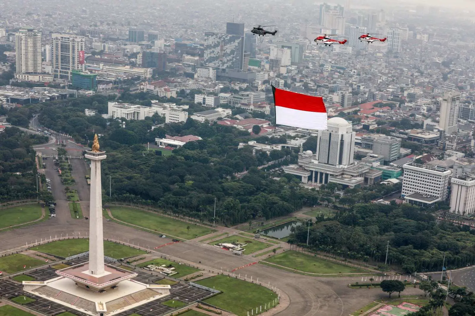 Giant Flag Meriahkan Detik-detik Peringatan HUT ke-76 RI di Istana Negara Jakarta