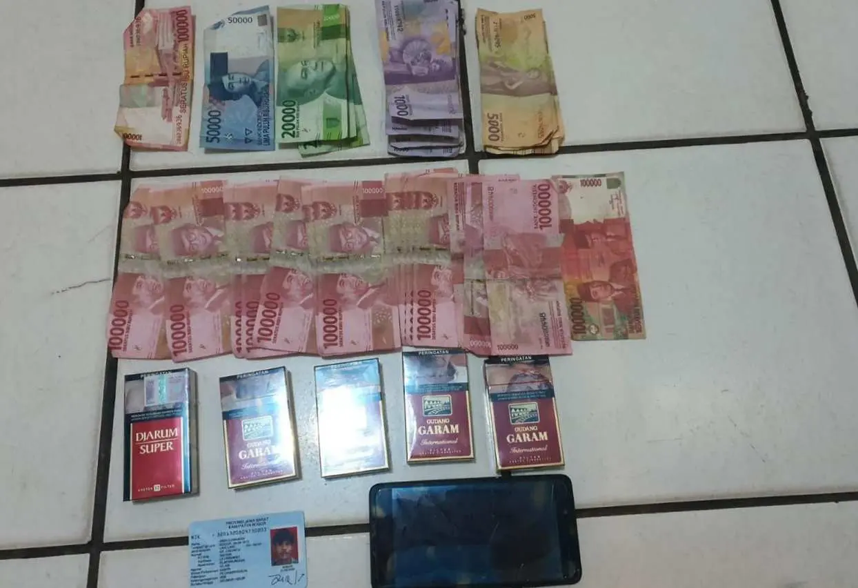 Kedapatan Tengah Edarkan Uang Palsu, Dua Pria di Bogor Diringkus Polisi
