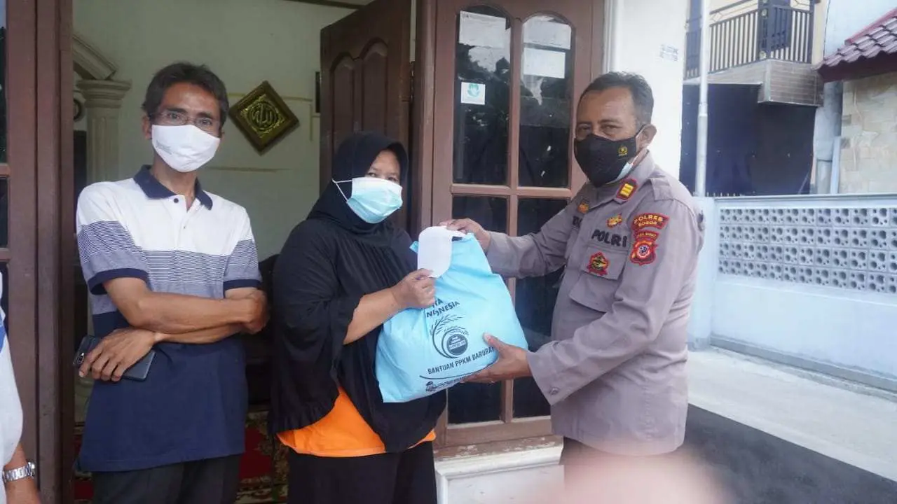 Terima Bantuan dari Kapolres Bogor, Mumun Berharap Uluran Tangan untuk Kesembuhan Anaknya