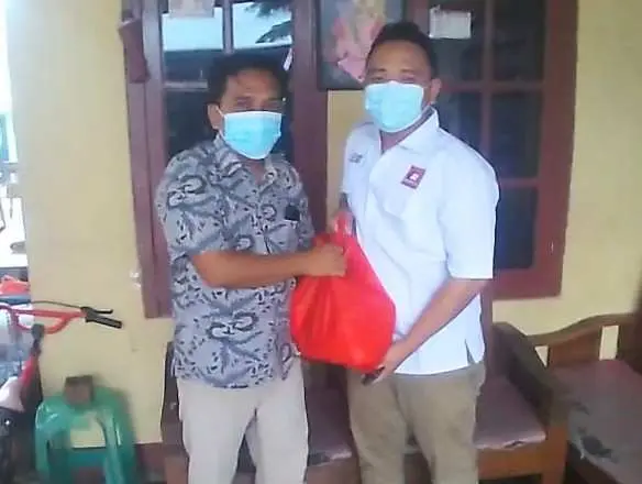 Peduli Warga Isoman, Milenial Posraya Indonesia Kabupaten Tangerang Bagikan Bantuan