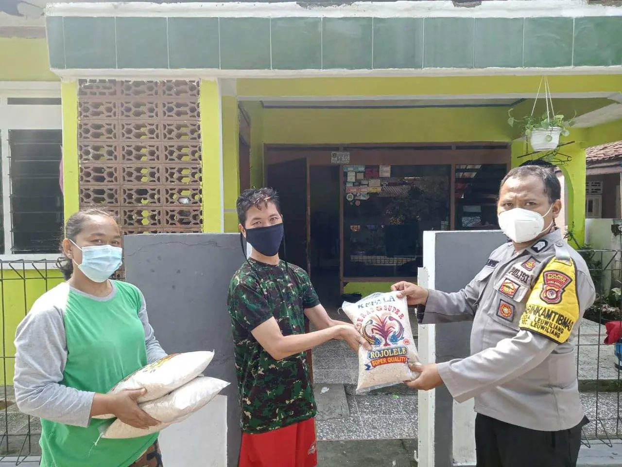 2.000 Kg Beras Dibagikan Polres Bogor di 4 Wilayah Polsek Jajaran