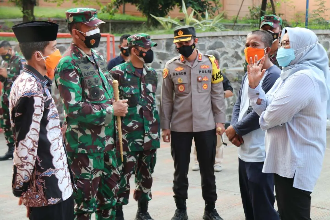 Pastikan Ketersediaan Oksigen Aman, Danrem 061/SK dan Bupati Bogor Tinjau Posko PPKM Darurat