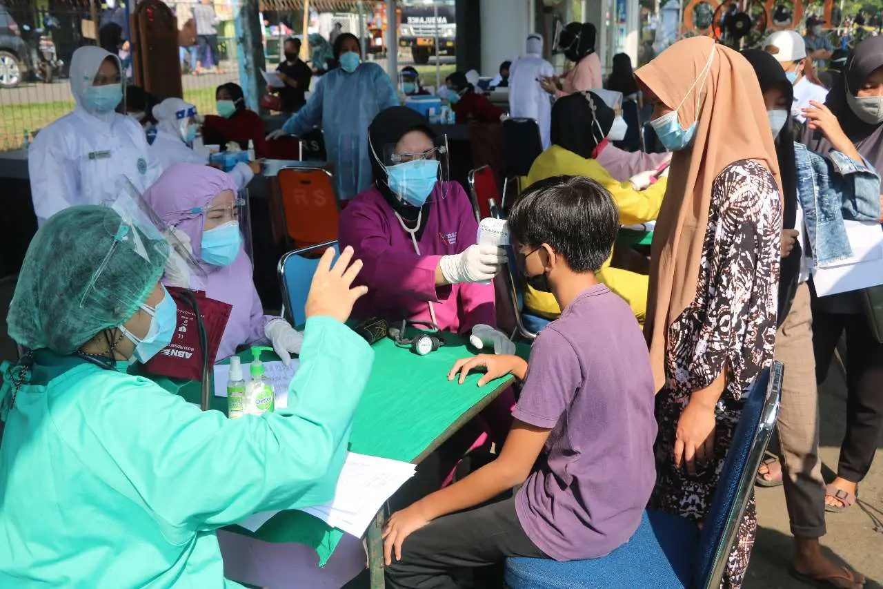 Hari Pertama Serbuan Vaksinasi Covid-19 di RSAU dr. M. Hassan Toto Didominasi Kaum Remaja