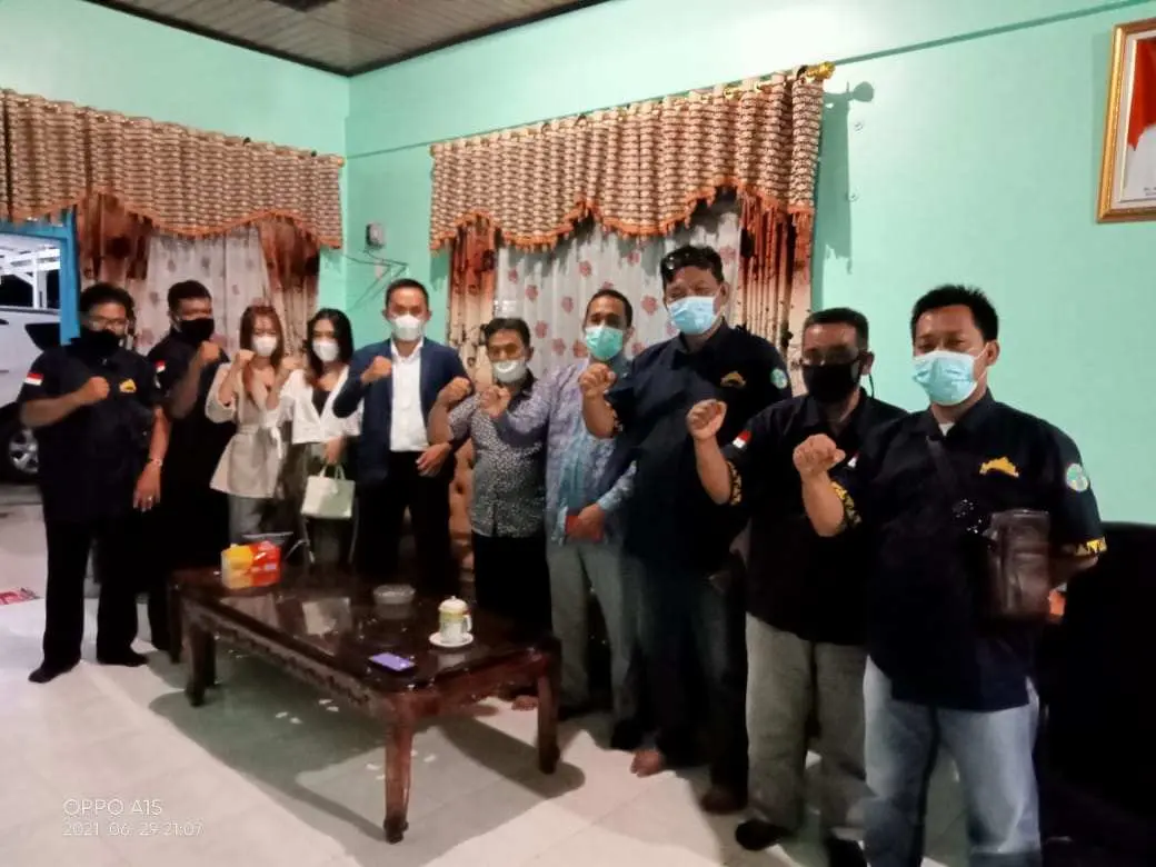 Ketua PW IWO Lampung Bersama LBH IWO Lampung Berkunjung ke Kabupaten Pesibar