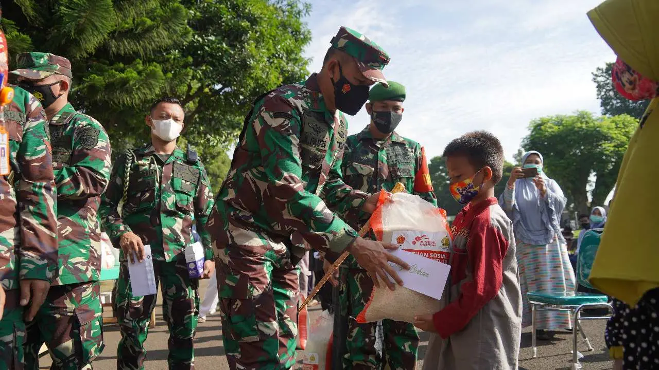 Jumat Berkah, Danrem 061/SK Berikan Bantuan bagi Anak Yatim dan Kaum Dhuafa Kota Bogor