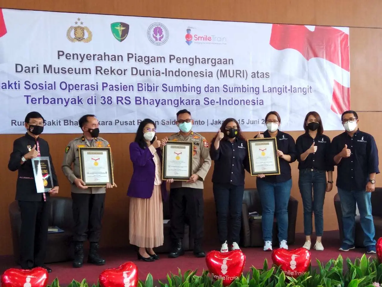 Baksos Operasi Bibir Sumbing dan Sumbing Langit-langit Pusdokkes Polri, PERAPI Serta Yayasan Smile Train Indonesia Masuk MURI
