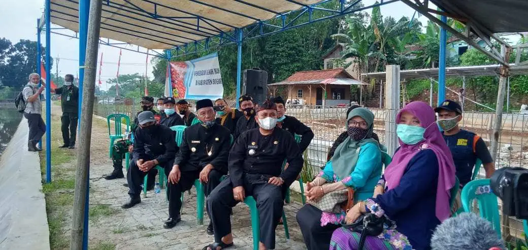 Momen HJB ke-539, Kecamatan Tajurhalang Bersama Disnakan Tebar Ribuan Benih Ikan