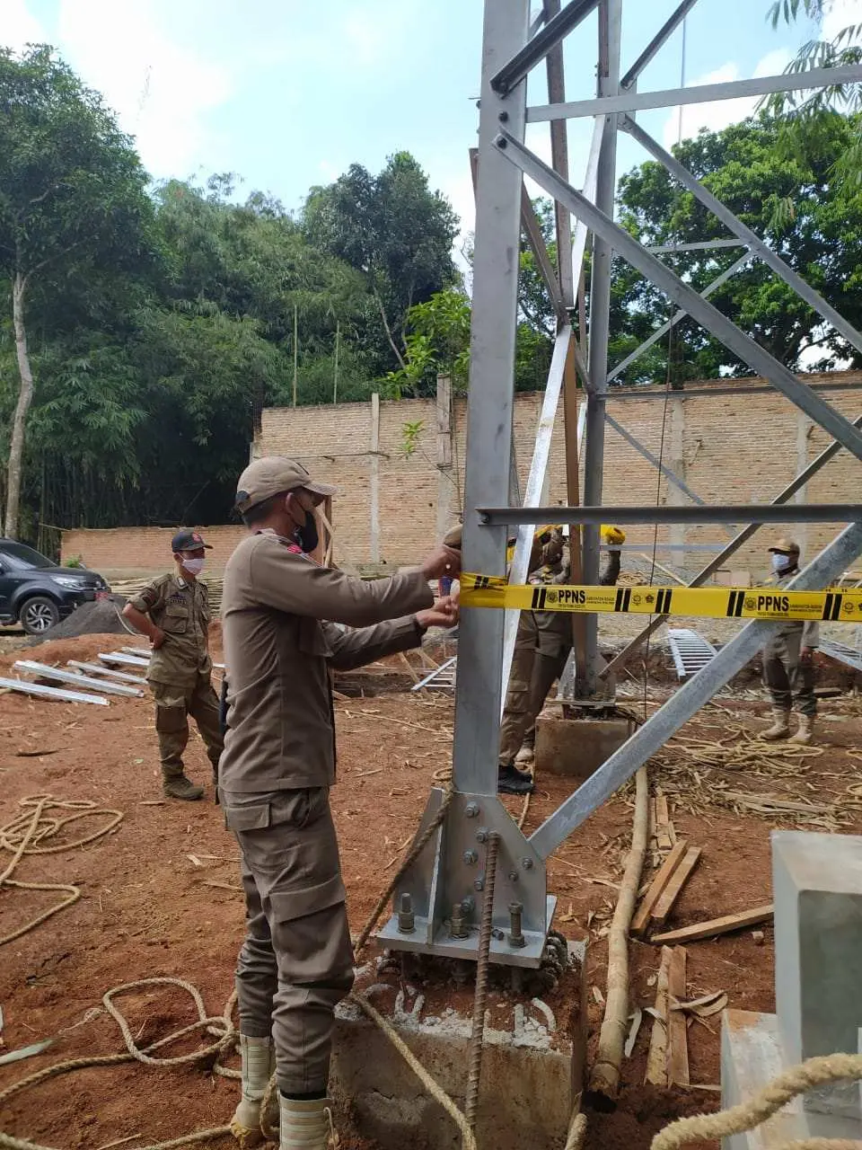 Belum Lengkapi Ijin, Satpol PP Hentikan Kegiatan Proyek Pembangunan Menara Telekomunikasi