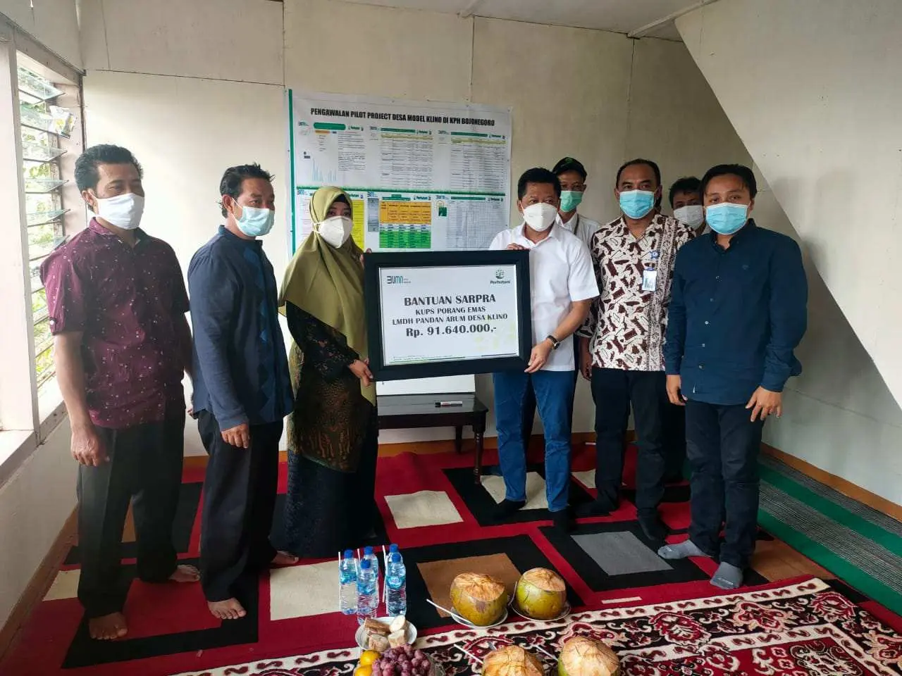 Kunker ke Jatim, Dirut Perhutani Serahkan Bantuan kepada LMDH Pandan Arum Desa Klino