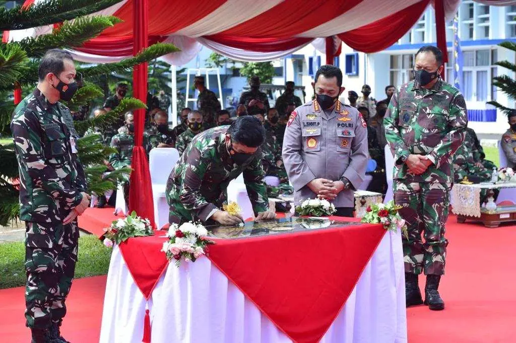 Kompak, Panglima dan Kapolri Kunjungi Lembaga Pendidikan TNI dan Polri