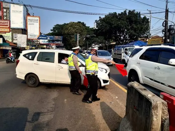 Antisipasi Arus Mudik, Polsek Gunung Putri Perketat Penyekatan