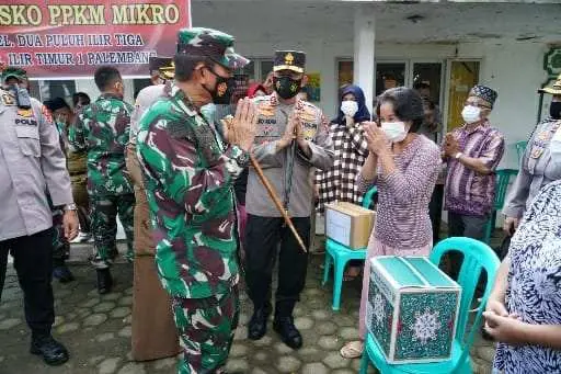 Pangdam II/Swj bersama Kapolda Sumsel Tinjau Posko PPKM Mikro