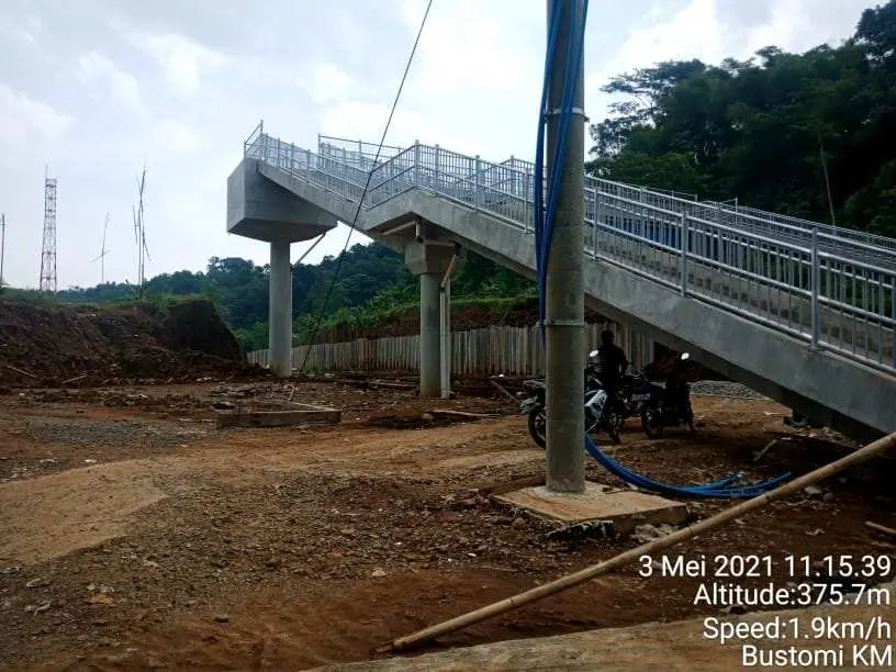 Jembatan Penyeberangan di Perlintasan Kereta Api Kelurahan Kertamaya Banyak Makan Korban