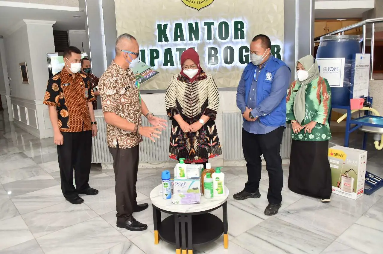 Terima Bantuan IOM dan ECHO, Ade Yasin Sampaikan Keseriusan Pemkab Bogor Tangani Bencana