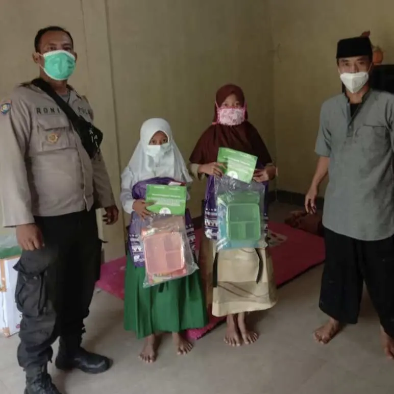 Ketua RW 03 Desa Nanggerang Tajurhalang Santuni Belasan Anak Yatim