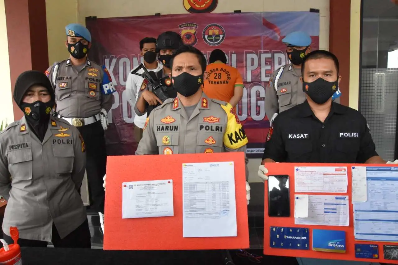 Pelaku Penggelapan Uang Nasabah Bank BRI KCP Cileungsi Bogor Diringkus Polisi