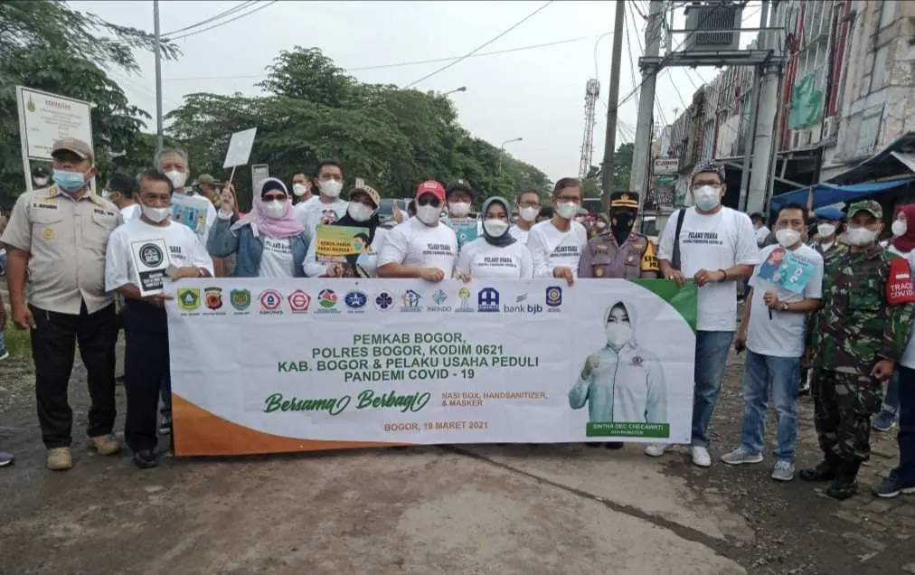 Peduli Dampak Pandemi, Pelaku Usaha Kabupaten Bogor Bagikan Ribuan Paket Bantuan