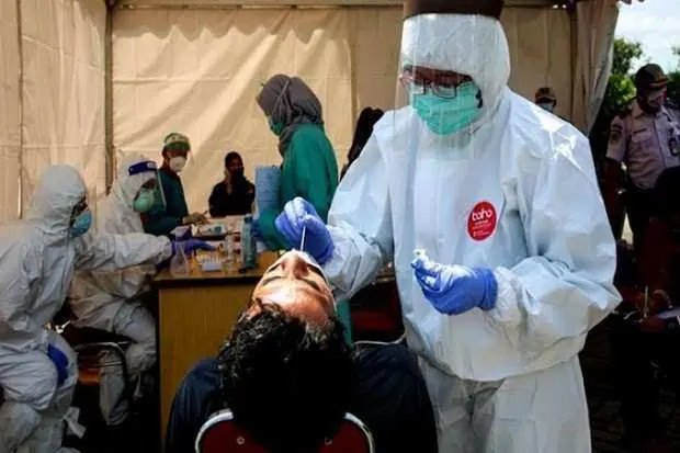 Hasil Rapid Test Antigen, Tak Ada Warga Positif Covid-19 dalam Kerumunan Jokowi di NTT