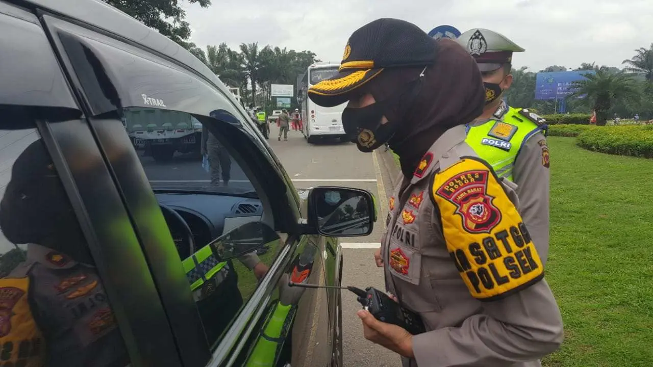 Gelar Operasi Yustisi, Tim Satgas Covid-19 Babakan Madang Putar Balikan Ratusan Kendaraan